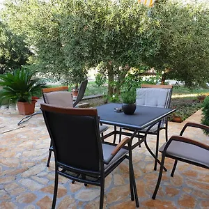 apartment-mira-trogir.hotels-in-trogir.com/